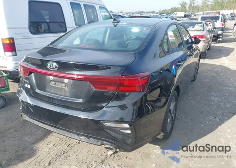 2021 Kia Forte Lxs z USA, uszkodzony, nr VIN 3KPF24AD4ME381412
